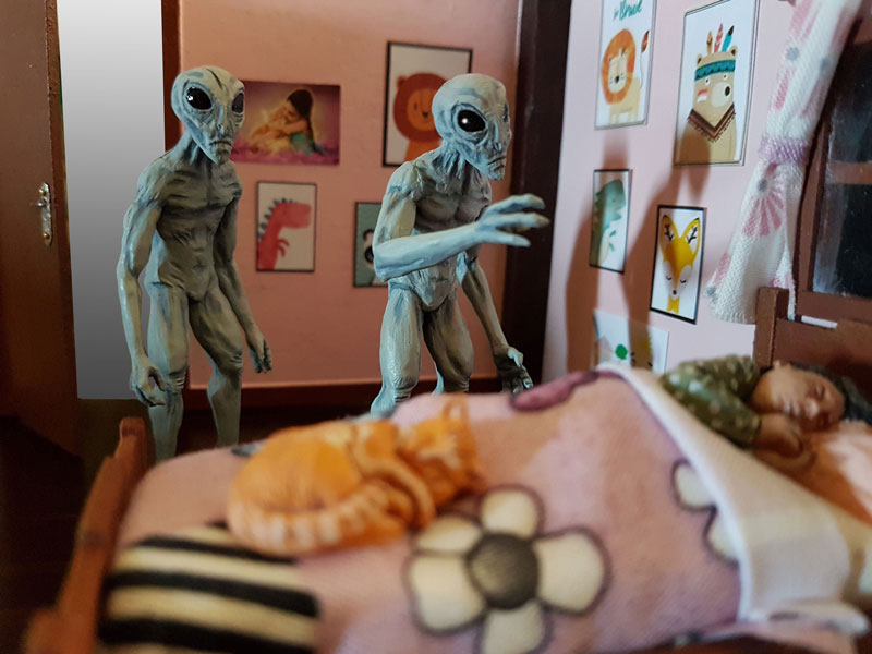Unique miniature alien diorama